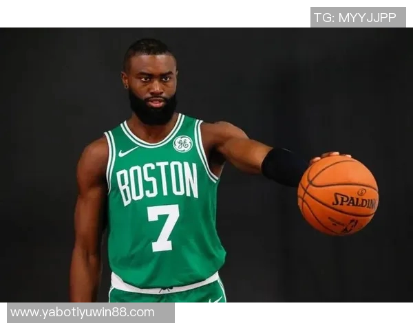 杰伦布朗手感低迷却全能表现砍下19分12板11助力助球队胜利 杰伦布朗手感低迷却全能表现砍下19分12板11助力助球队胜利